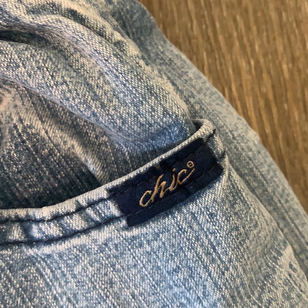 Vintage Chic | Mom Jeans | Size 8 - Picture 4 of 5